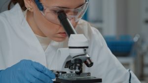 Ученые выявили два природных белка, которые способны эффективно подавлять размножение вируса иммунодефицита человека