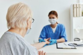 Не списывайте усталость на возраст: почему людям 60+ нужна диспансеризация